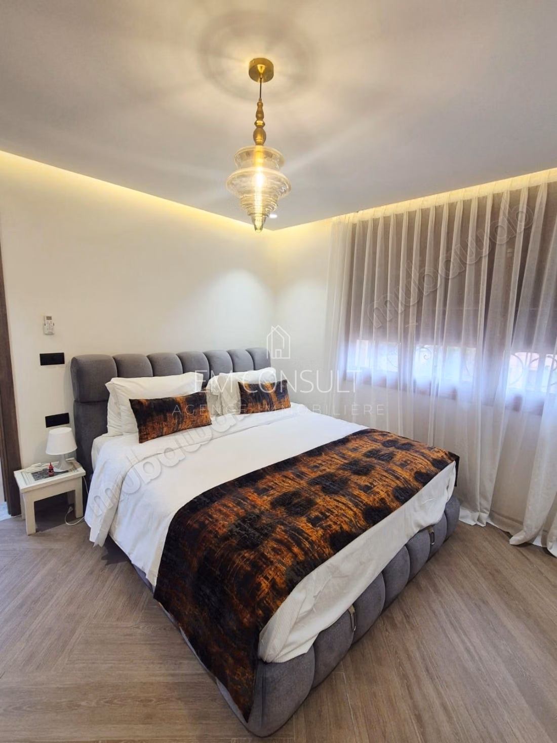 LOCATION Villa 5 suites 350 m² Targa