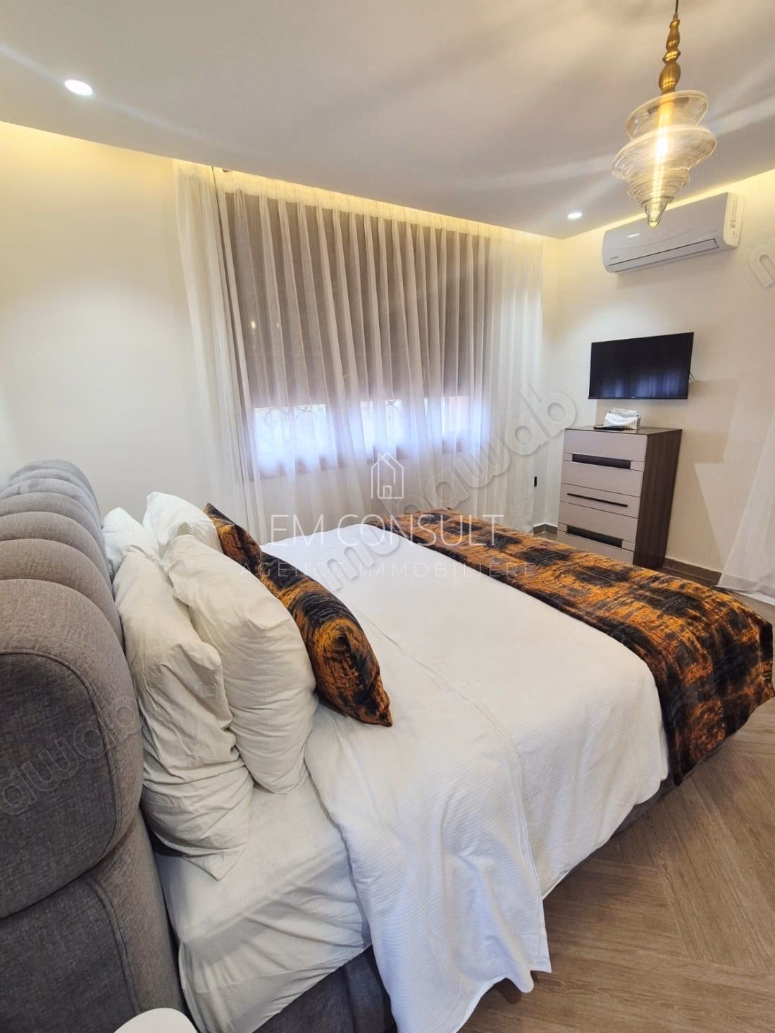 LOCATION Villa 5 suites 350 m² Targa