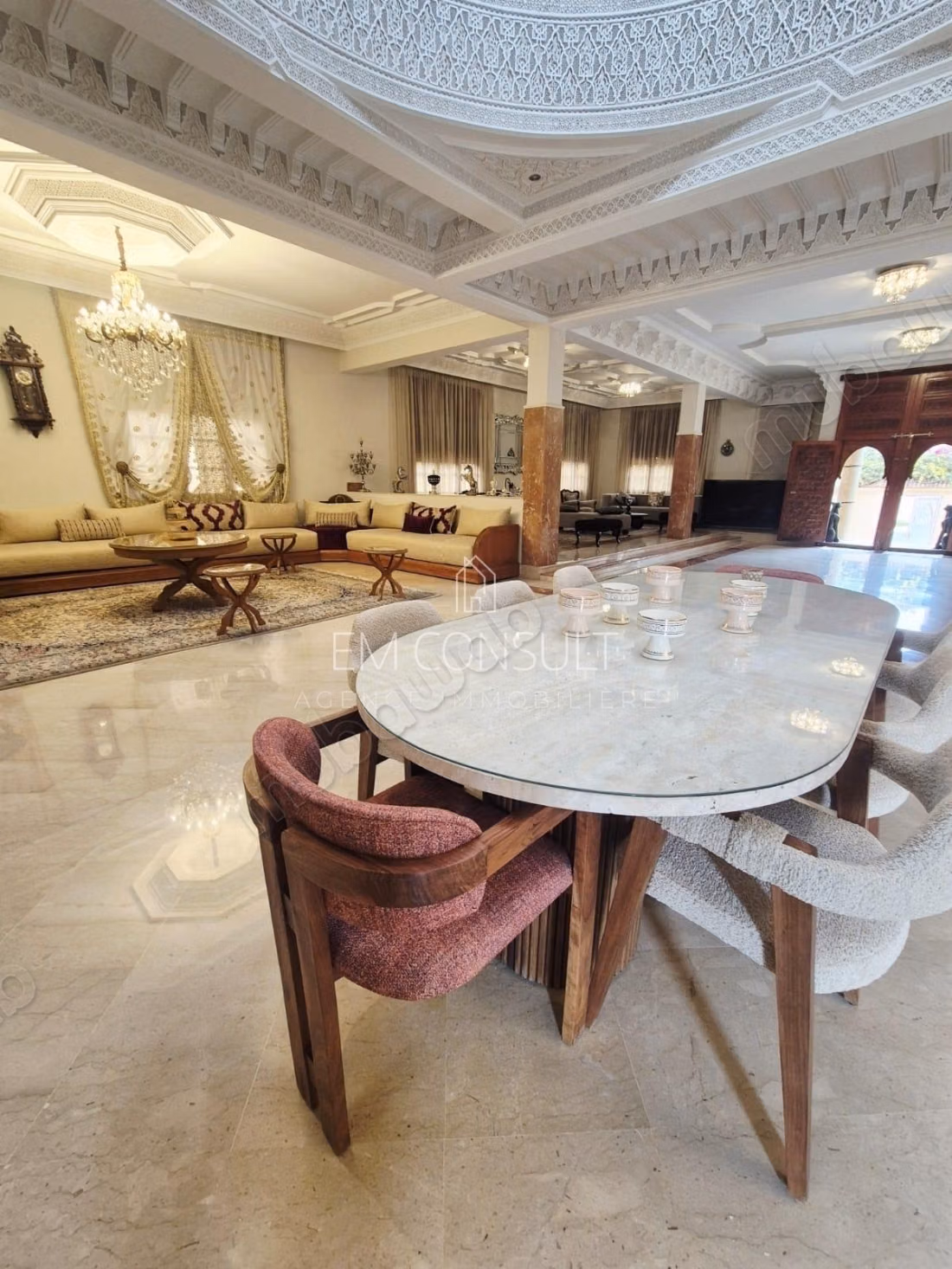 LOCATION Villa 5 suites 350 m² Targa