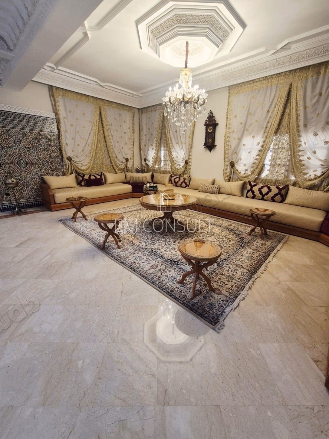 LOCATION Villa 5 suites 350 m² Targa