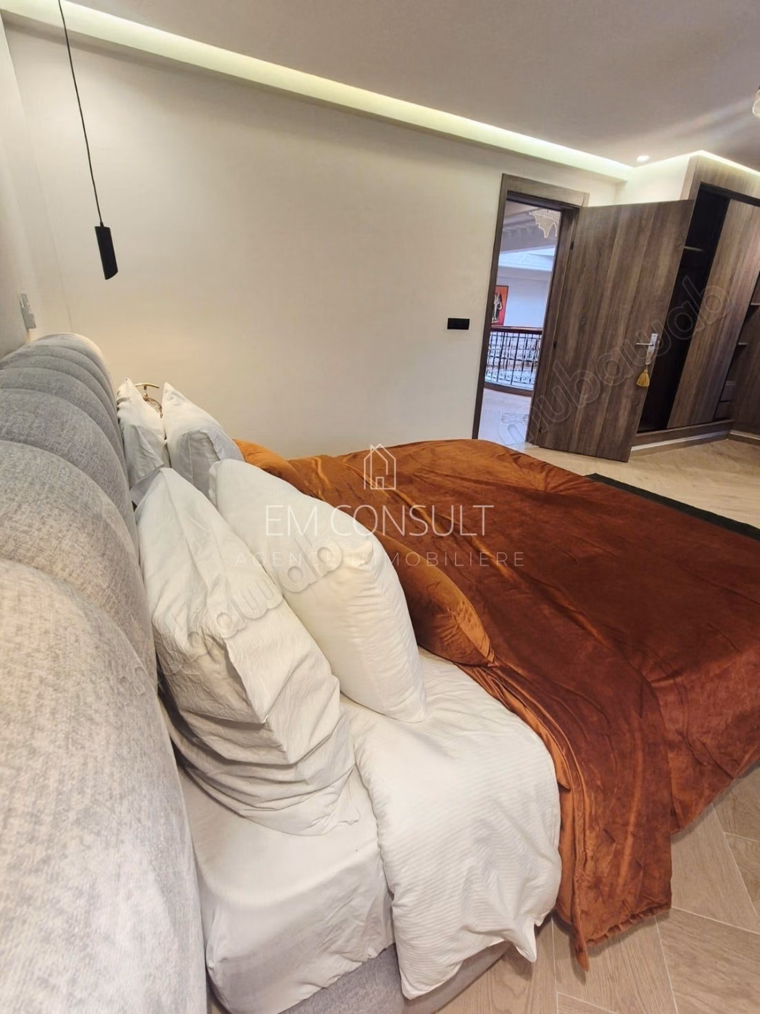 LOCATION Villa 5 suites 350 m² Targa