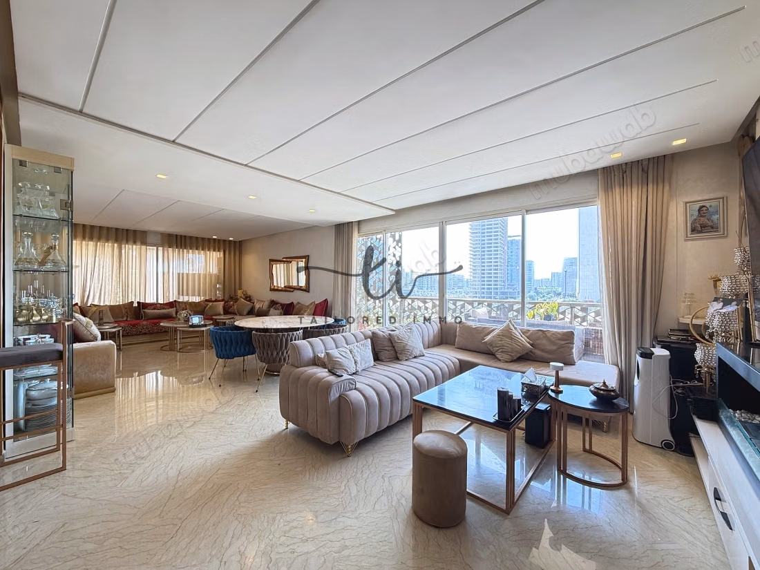 Appartement de 4 chambres en vente à CFC — 4