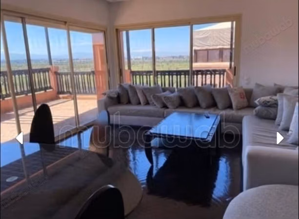 Louez cet appartement à Hivernage.
Superficie 165 m².
Bien meublé