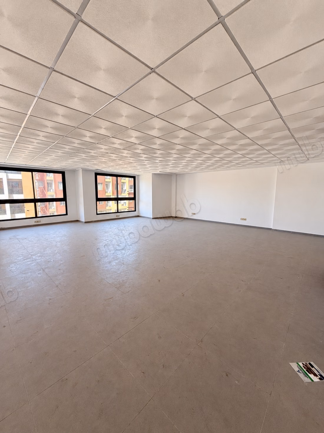 Oficinas en venta en Guéliz. Superficie total 74 m². Servicio de conserjería y aire acondicionado