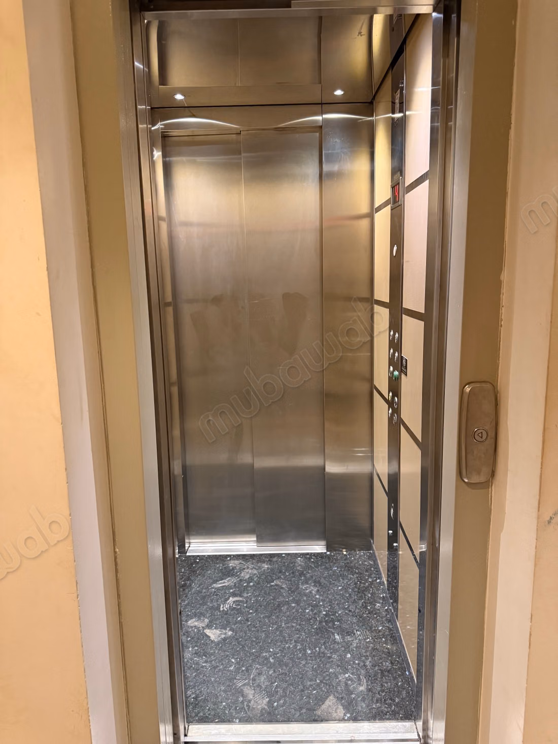 Oficinas en venta en Guéliz. Superficie total 74 m². Servicio de conserjería y aire acondicionado