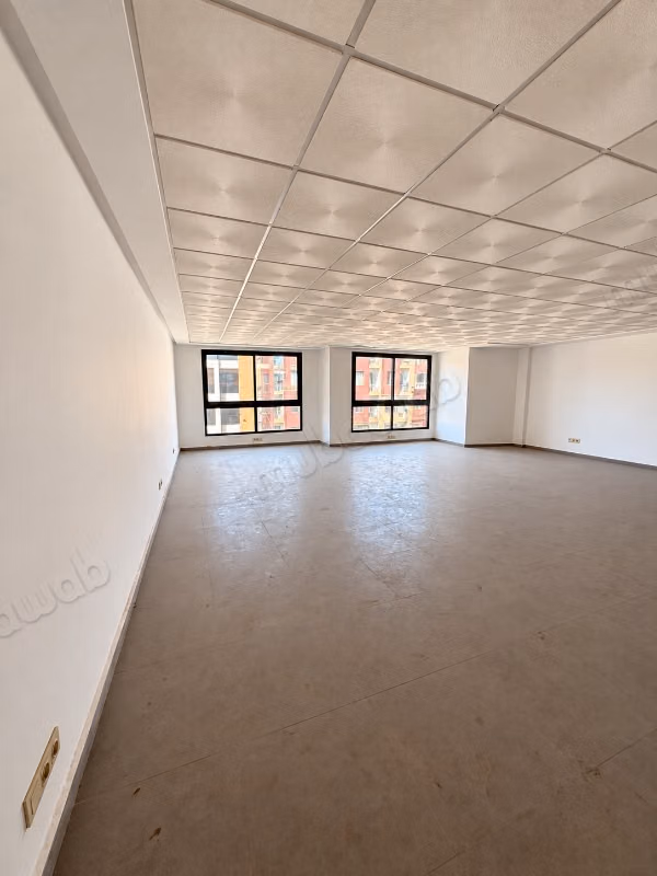 Bureaux à vendre à Guéliz. Surface totale 74 m². Service de concierge et climatisation