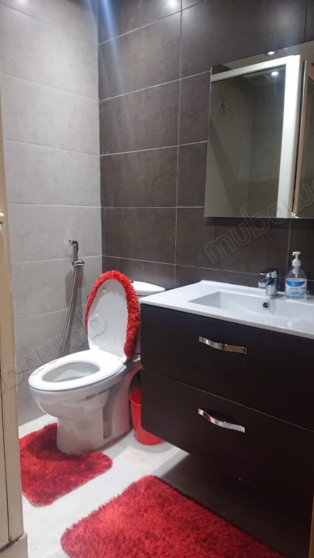 Bell'appartamento in affitto a Harhoura. Superficie di 120 m². Ben arredato