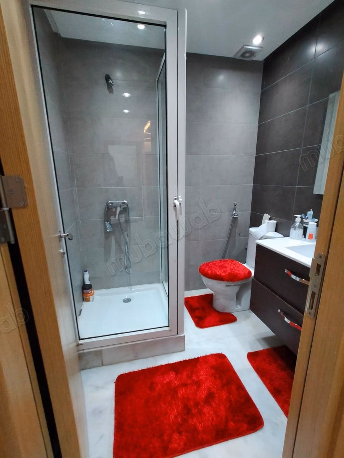 Bell'appartamento in affitto a Harhoura. Superficie di 120 m². Ben arredato