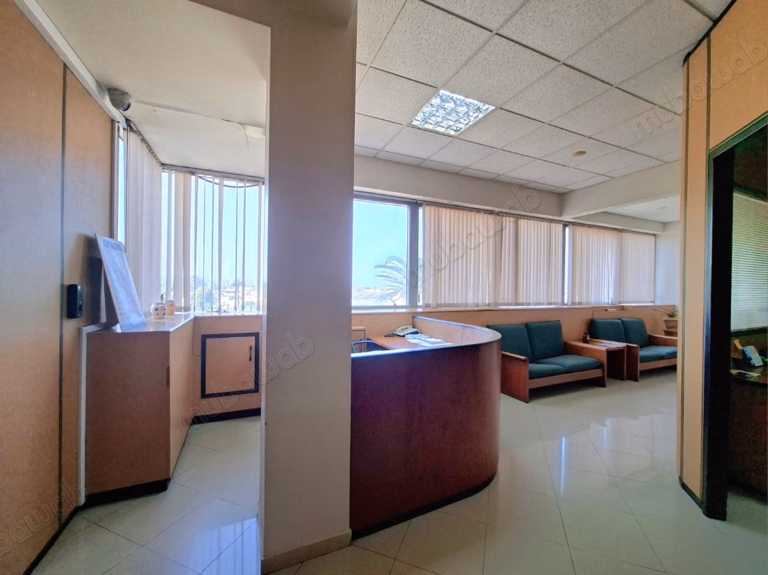 Plateau de bureau à vendre – triangle d'or