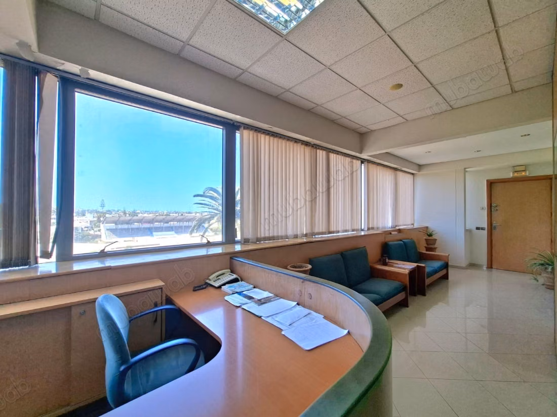 Plateau de bureau à vendre – triangle d'or