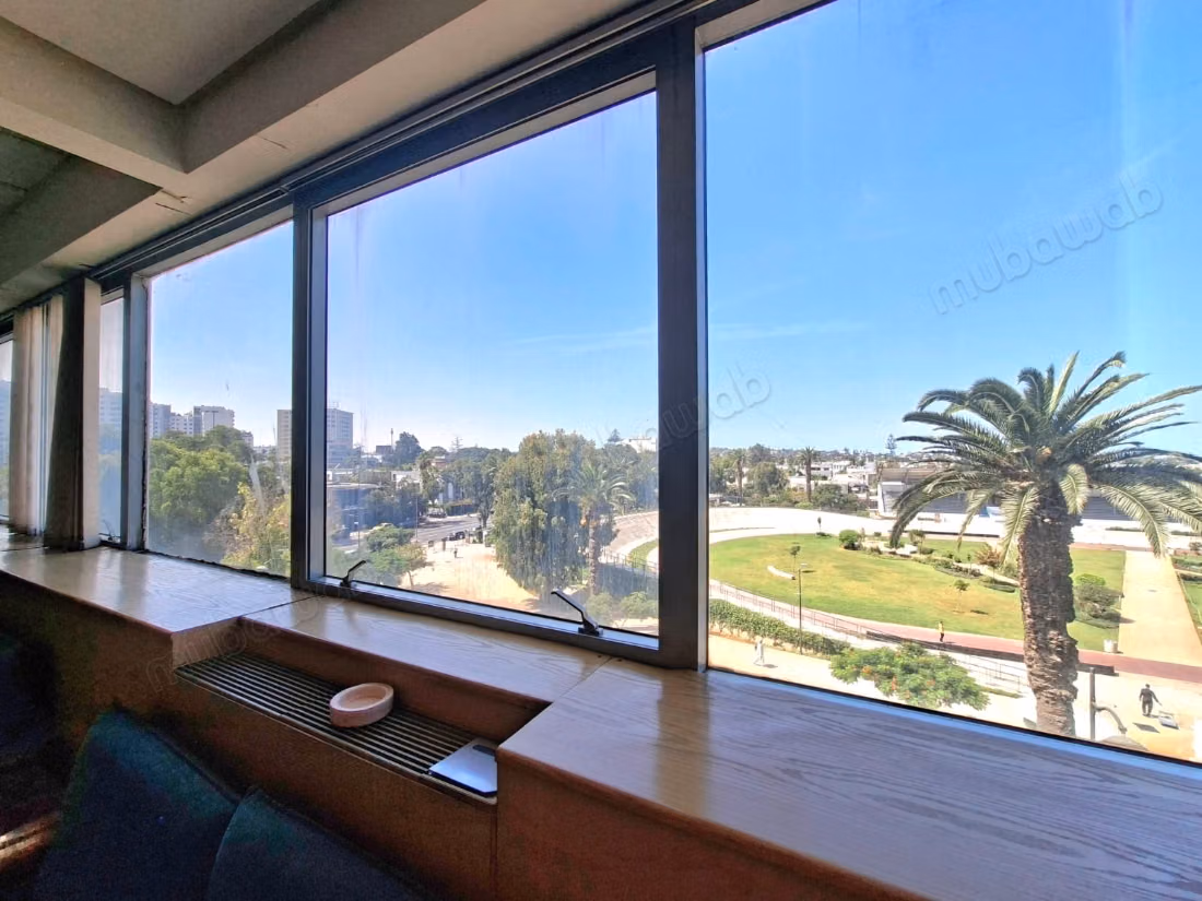 Plateau de bureau à vendre – triangle d'or