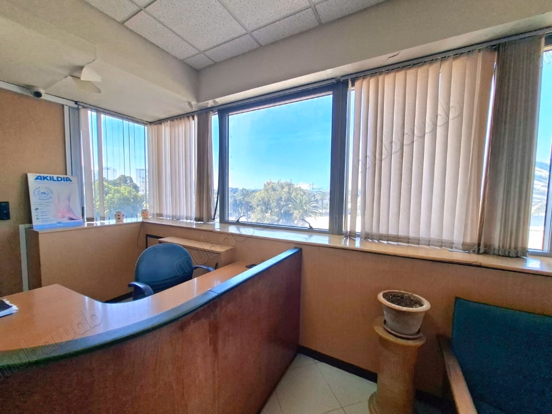 Plateau de bureau à vendre – triangle d'or