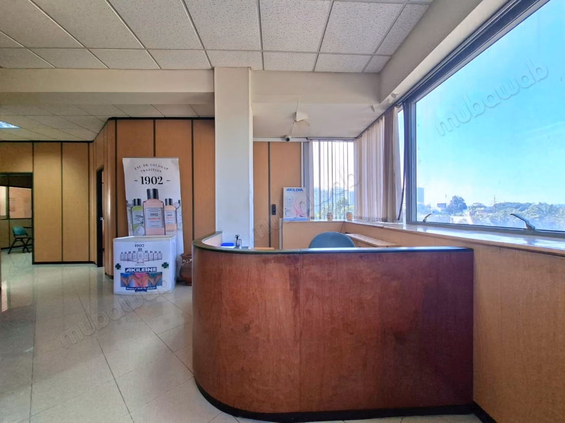 Plateau de bureau à vendre – triangle d'or