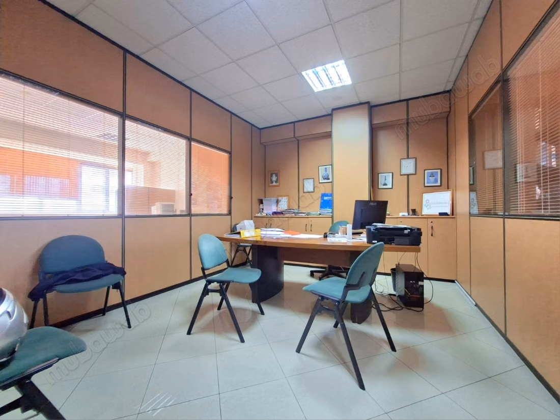 Plateau de bureau à vendre – triangle d'or