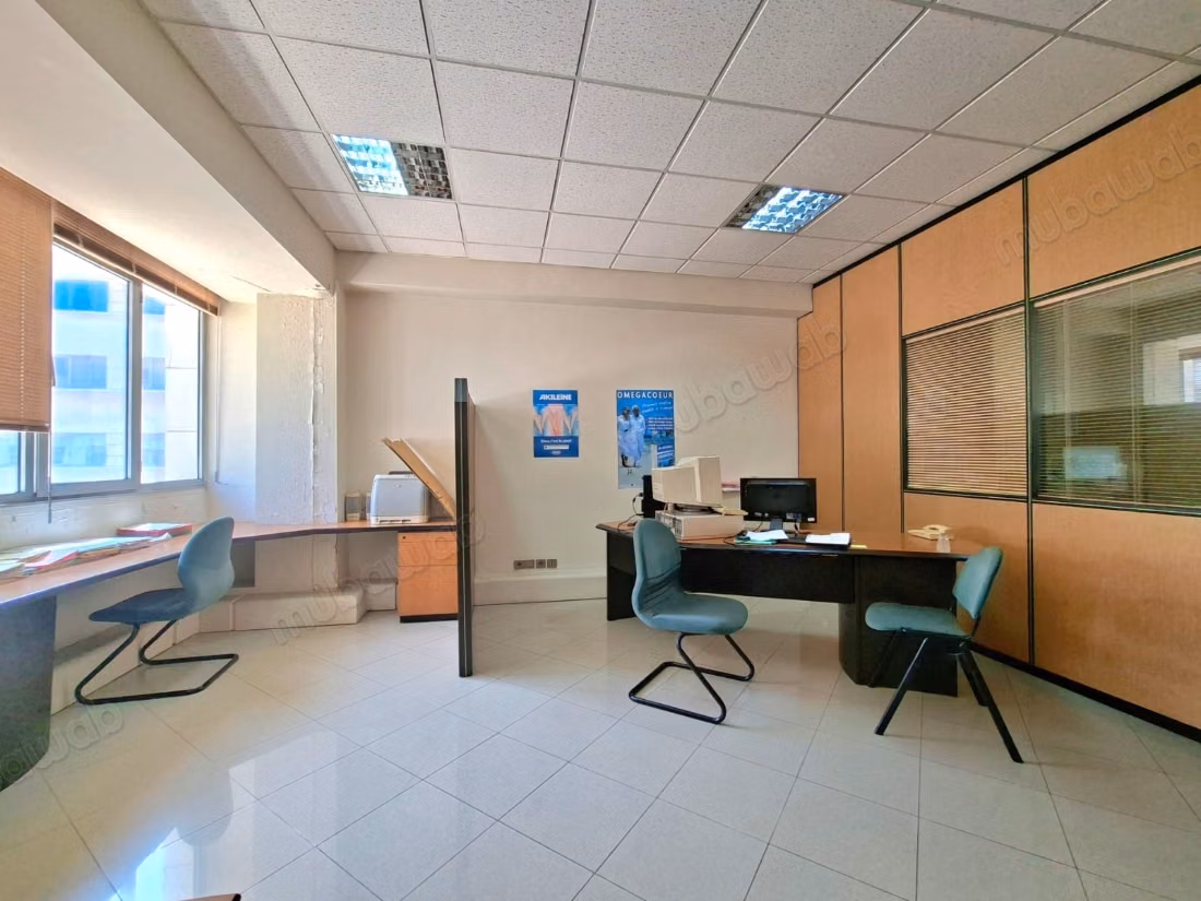 Plateau de bureau à vendre – triangle d'or
