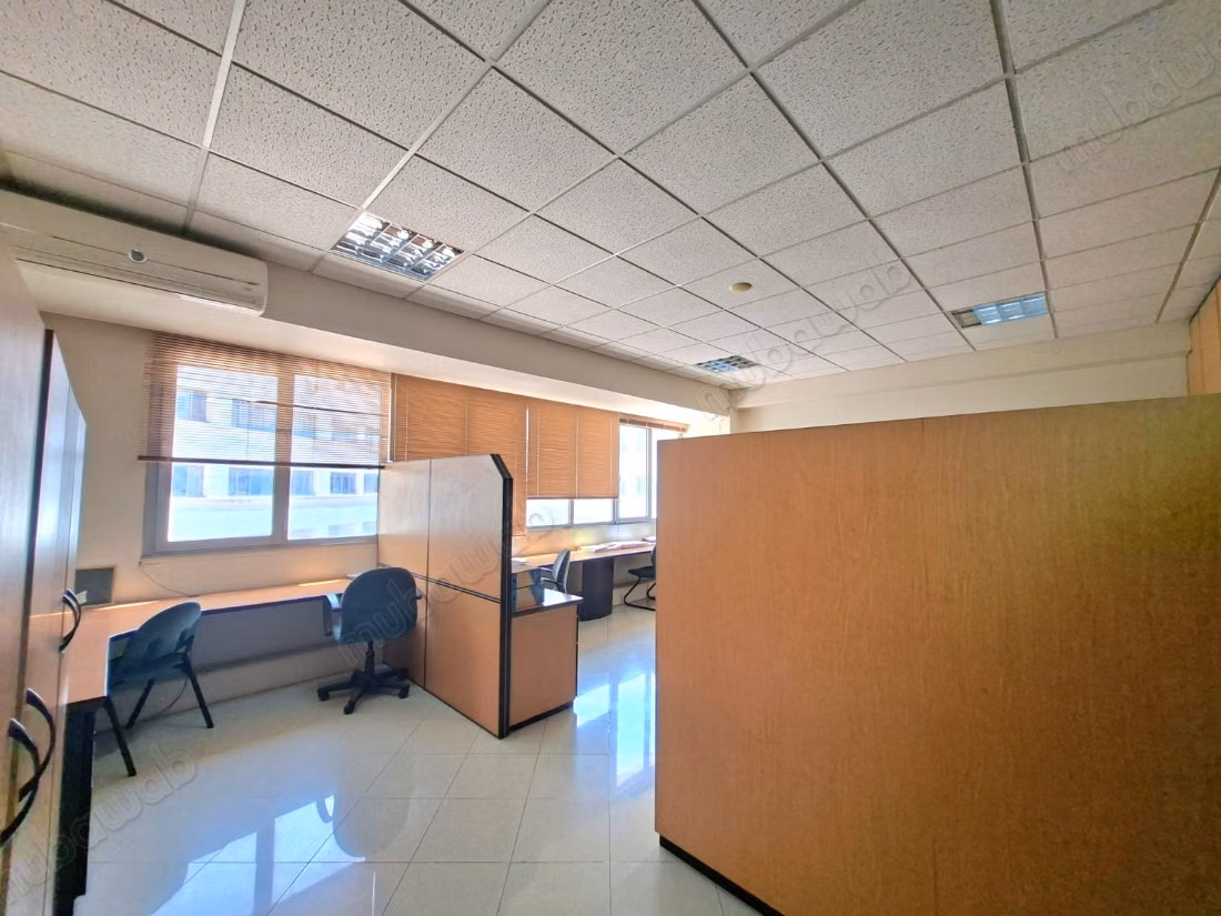 Plateau de bureau à vendre – triangle d'or