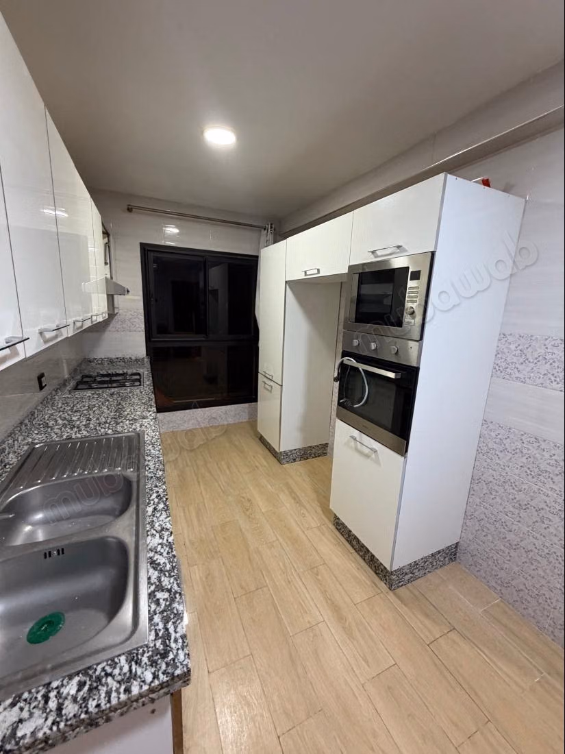 Appartement à vendre à Hay Firdaouss. 1 Pièce. Concierge et climatisation — 6