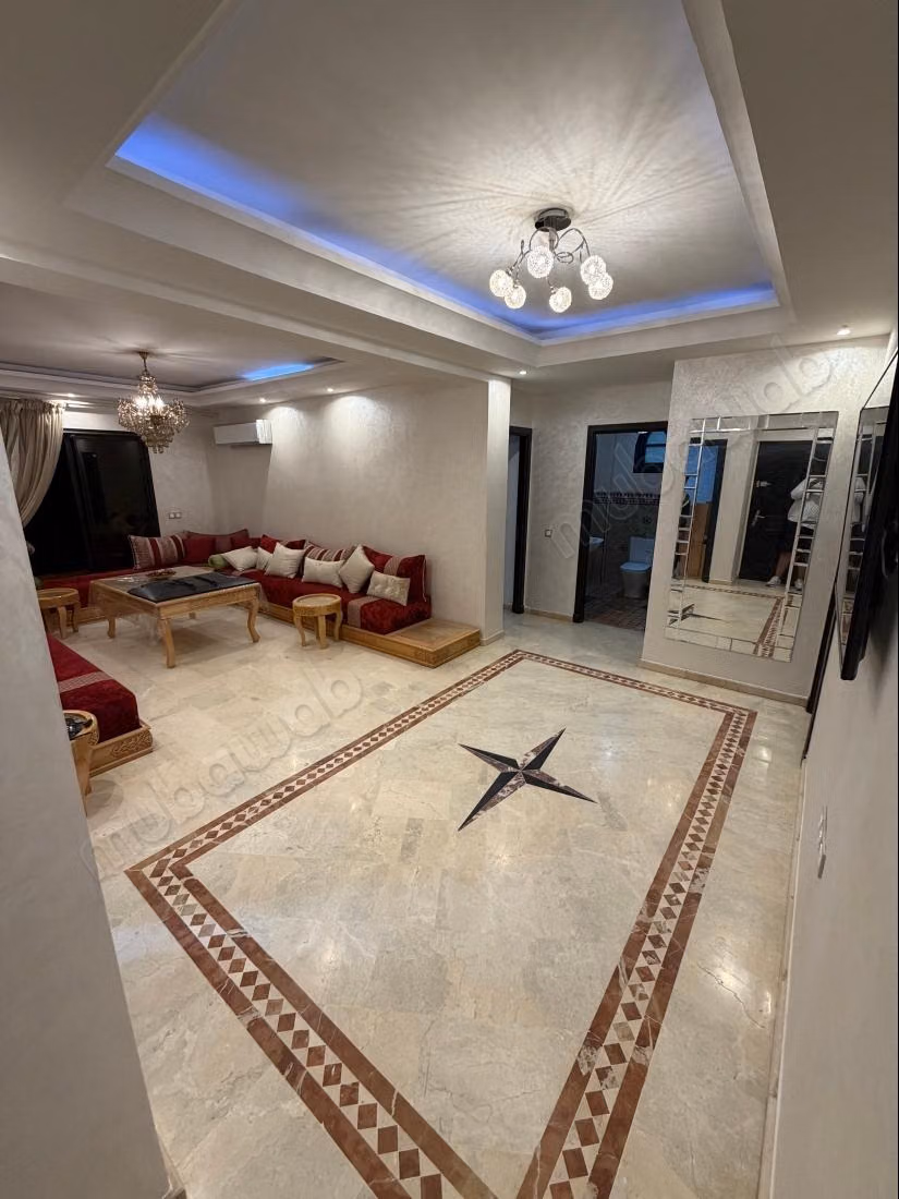Appartement à vendre à Hay Firdaouss. 1 Pièce. Concierge et climatisation