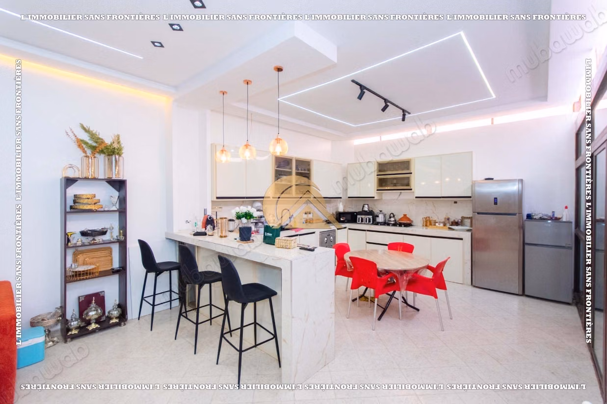 Appartement de 236 m² à vendre à Mabrouka – 3 chambres dont une suite, grande terrasse et parking en sous sol