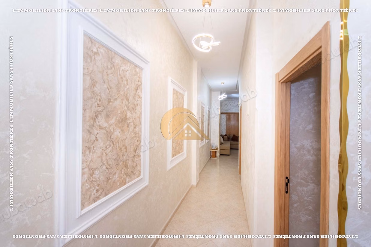 Appartement de 236 m² à vendre à Mabrouka – 3 chambres dont une suite, grande terrasse et parking en sous sol