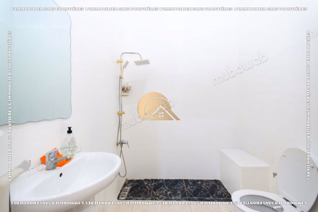 Appartement de 236 m² à vendre à Mabrouka – 3 chambres dont une suite, grande terrasse et parking en sous sol
