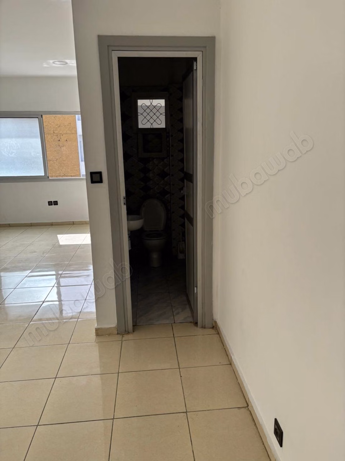 Affitto di uffici a Sidi Belyout. Superficie totale di 60 m². Con ascensore