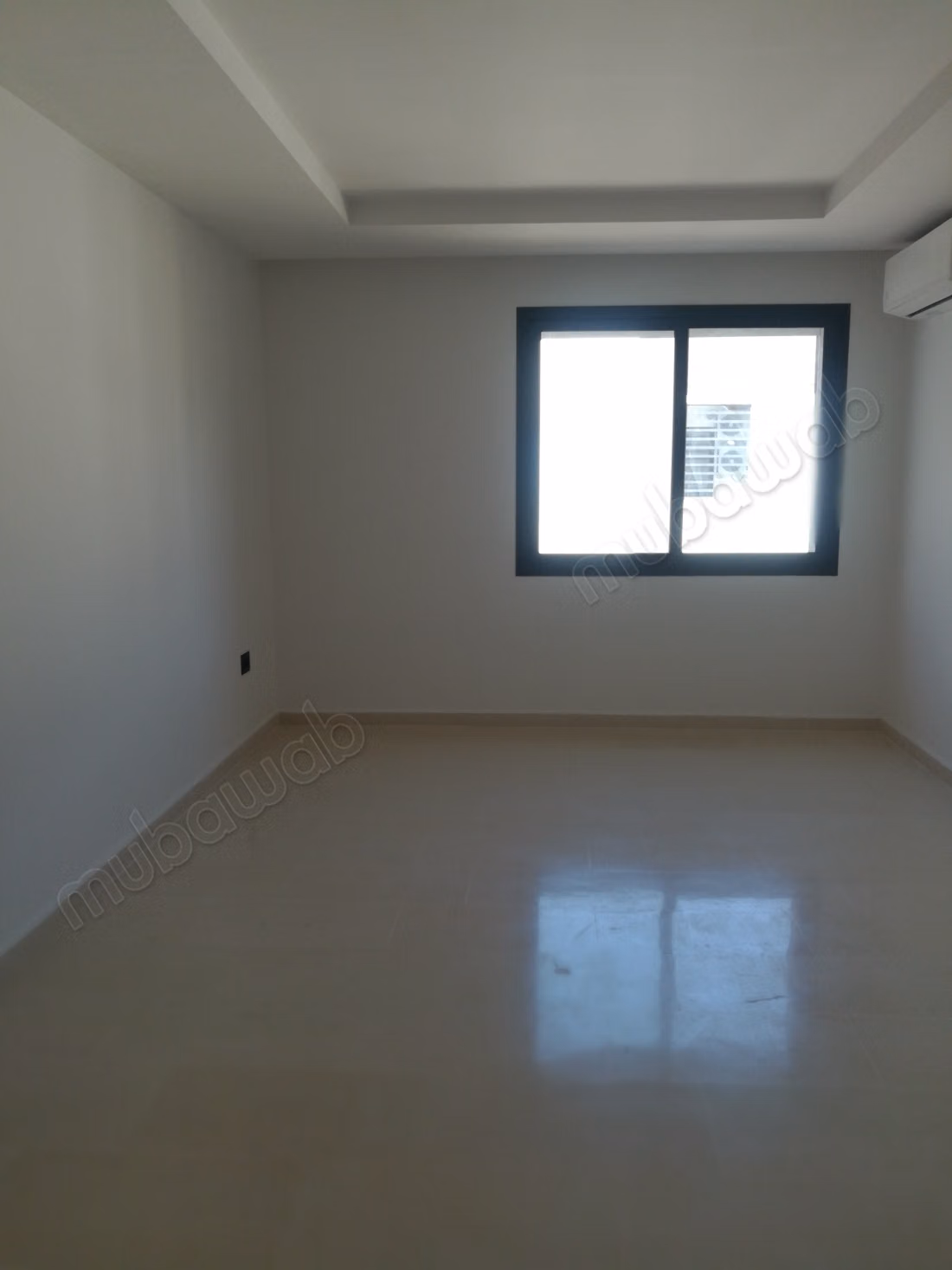 Superbe appartement à louer à La Soukra Ville.
Superficie 61 m².
Porte blindée et chauffage central