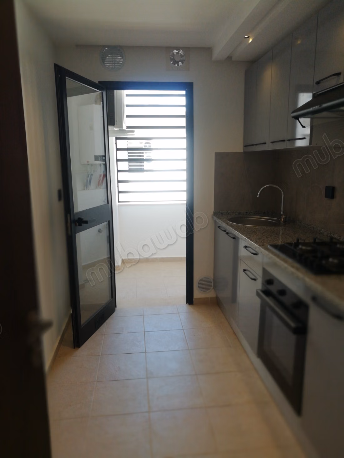 Superbe appartement à louer à La Soukra Ville.
Superficie 61 m².
Porte blindée et chauffage central