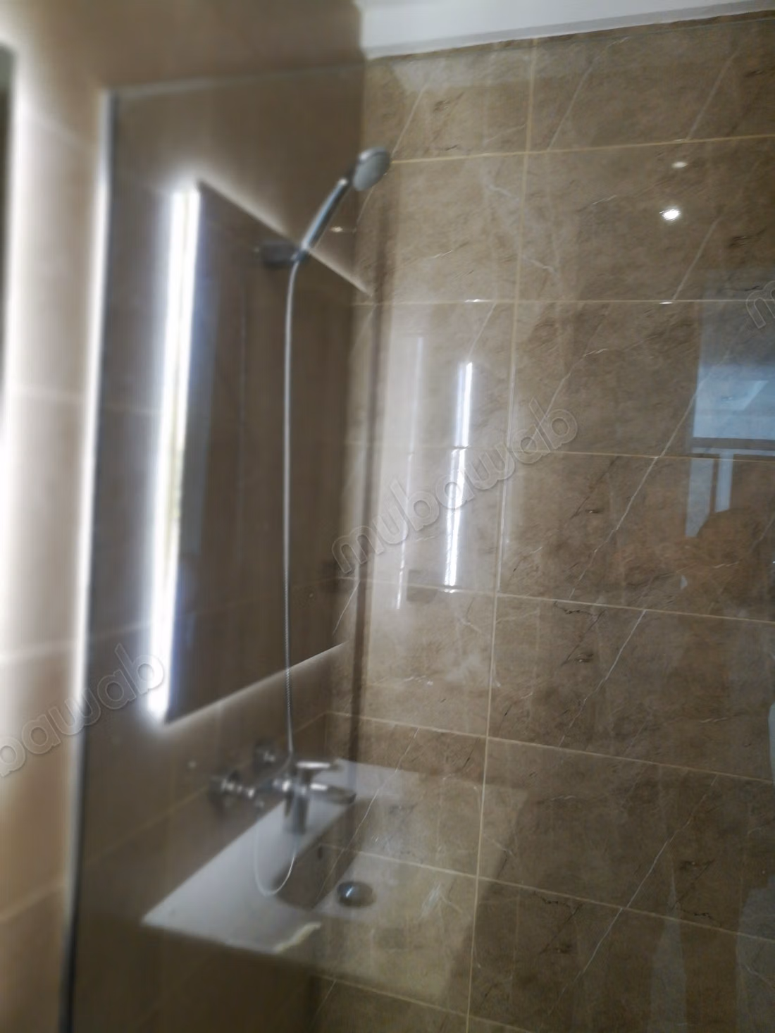 Superbe appartement à louer à La Soukra Ville.
Superficie 61 m².
Porte blindée et chauffage central