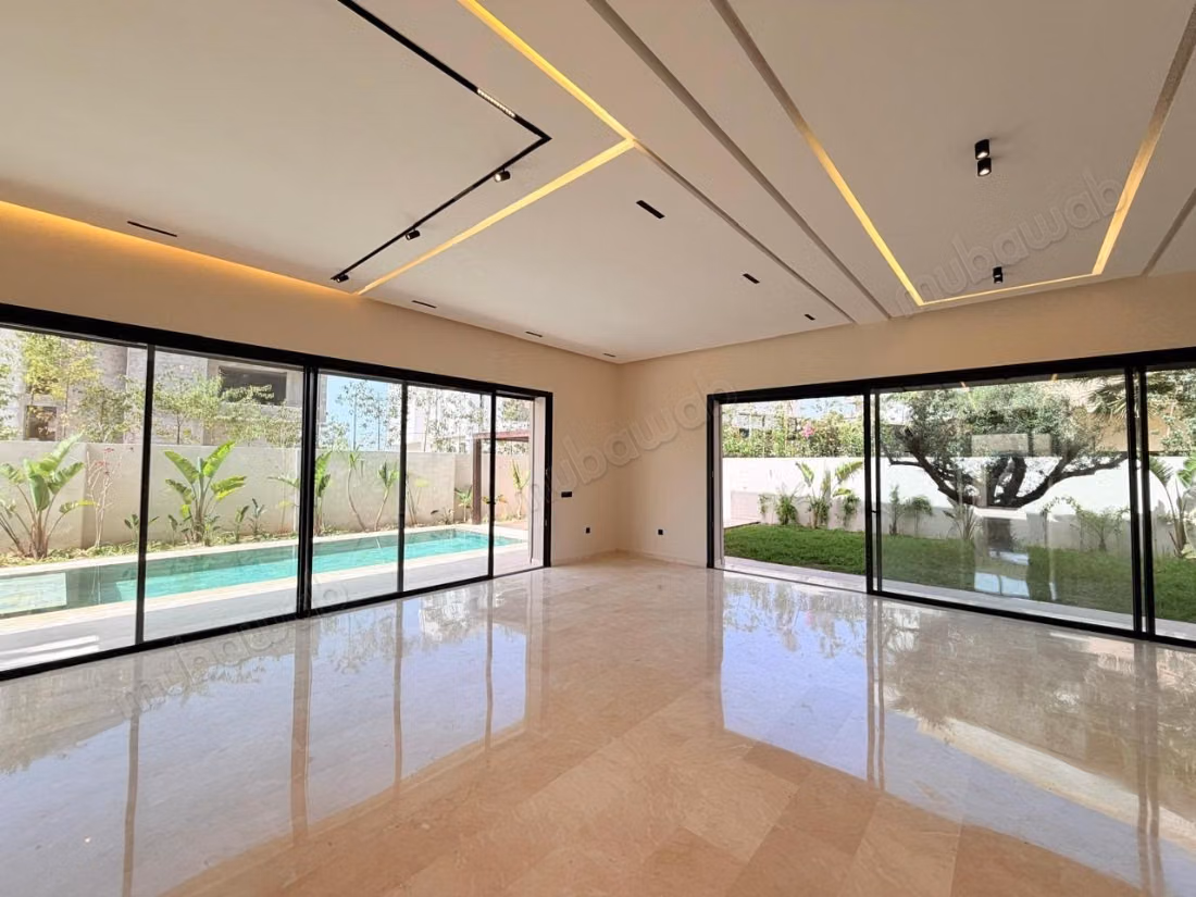 Casa de lujo en venta en Route Tahanaout. 4 habitaciones cómodas. Vidrio doble y puerta fuerte