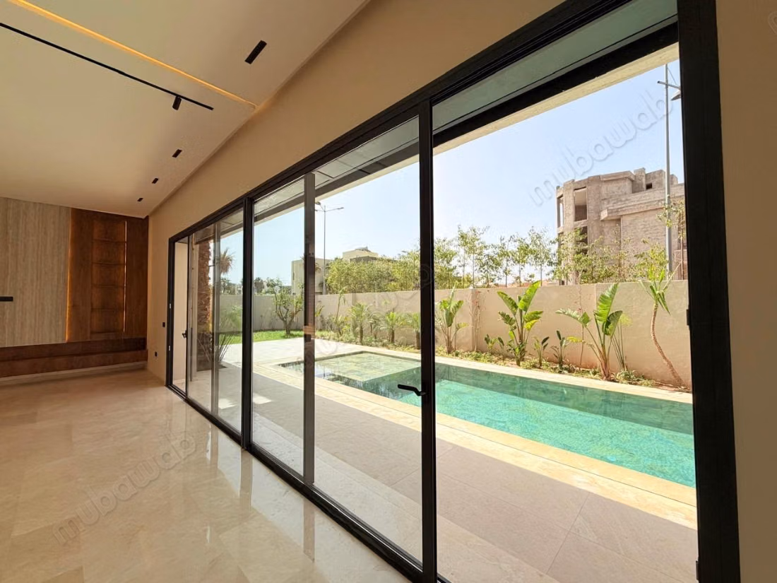 Casa de lujo en venta en Route Tahanaout. 4 habitaciones cómodas. Vidrio doble y puerta fuerte
