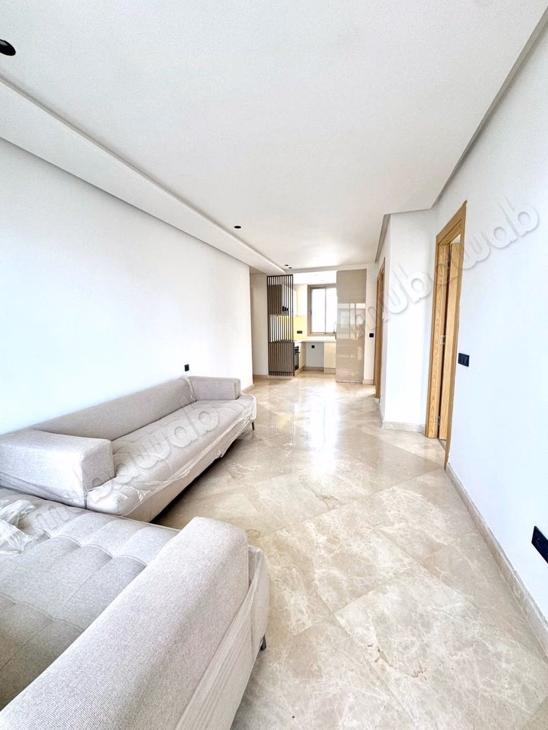 Affitto di un appartamento a Les princesses. Superficie di 98 m². Vetrocamera e porta blindata