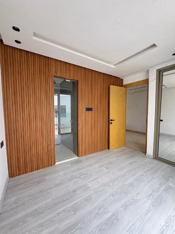 Rent of an apartment in Les Princesses. Surface of 98 m². Double glazing and armored door