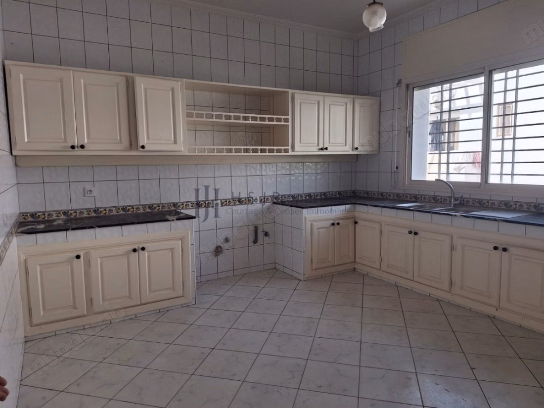 Grande villa à rafraîchir de 520m²