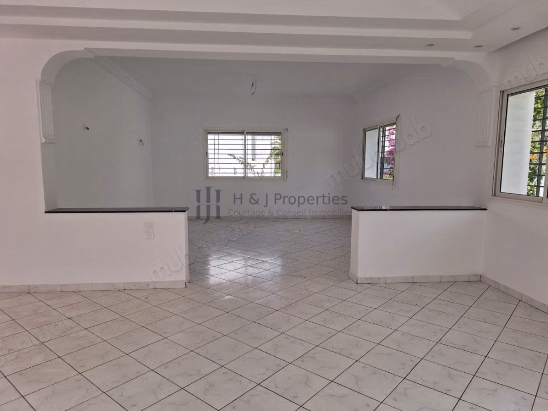 Grande villa à rafraîchir de 520m²
