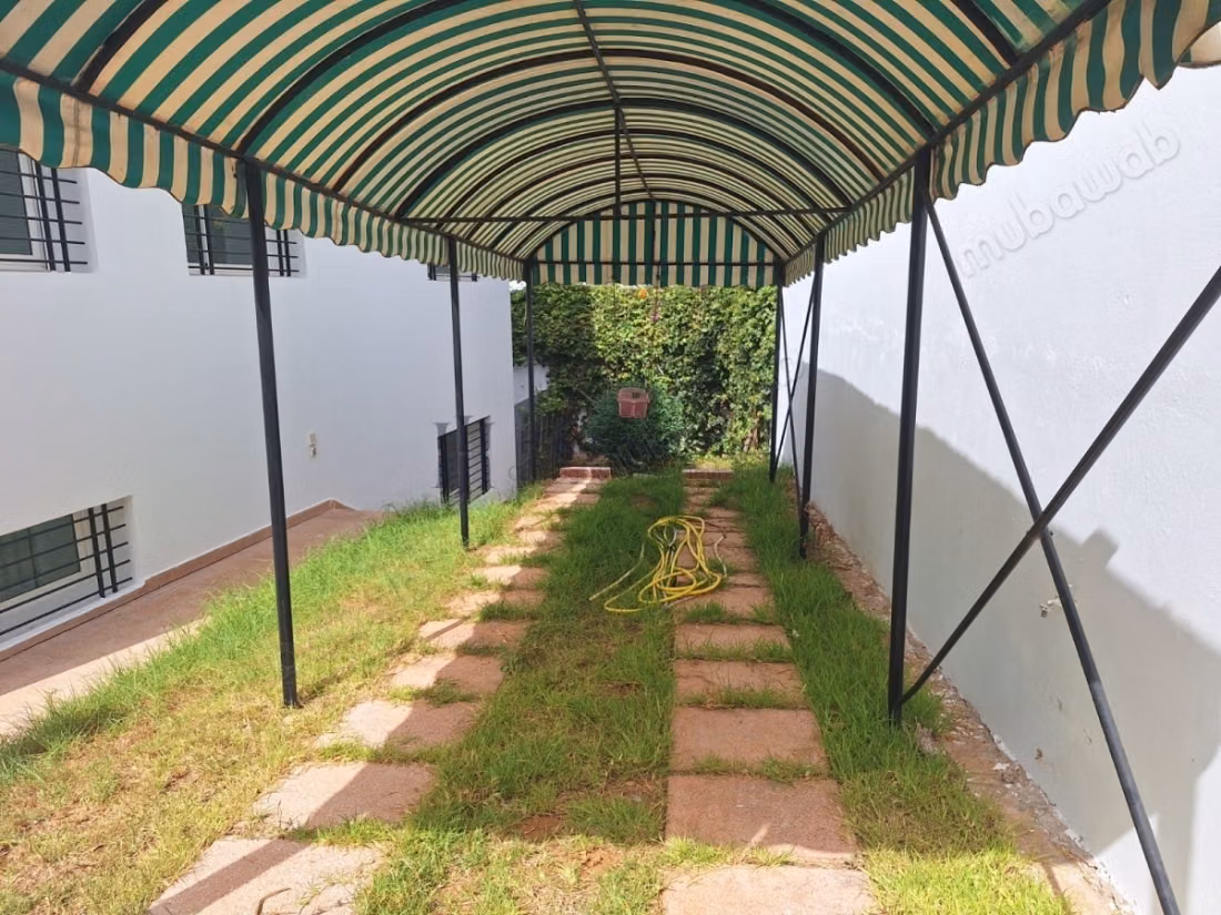 Grande villa à rafraîchir de 520m²