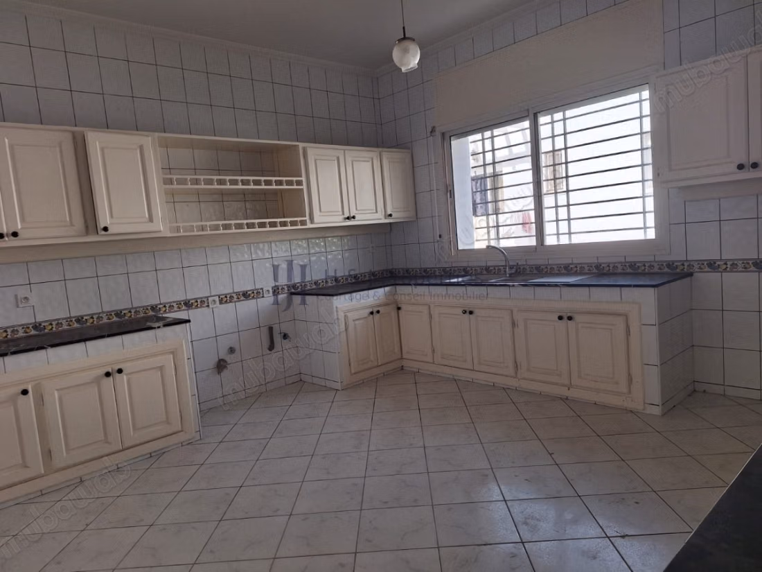 Grande villa à rafraîchir de 520m²