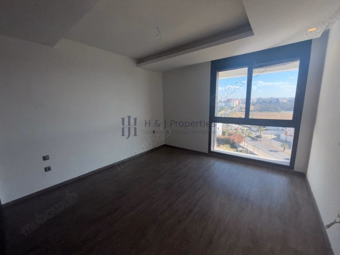 Très beau T4 vide, 3 chambres, Grande terrasse, AIN DIAB