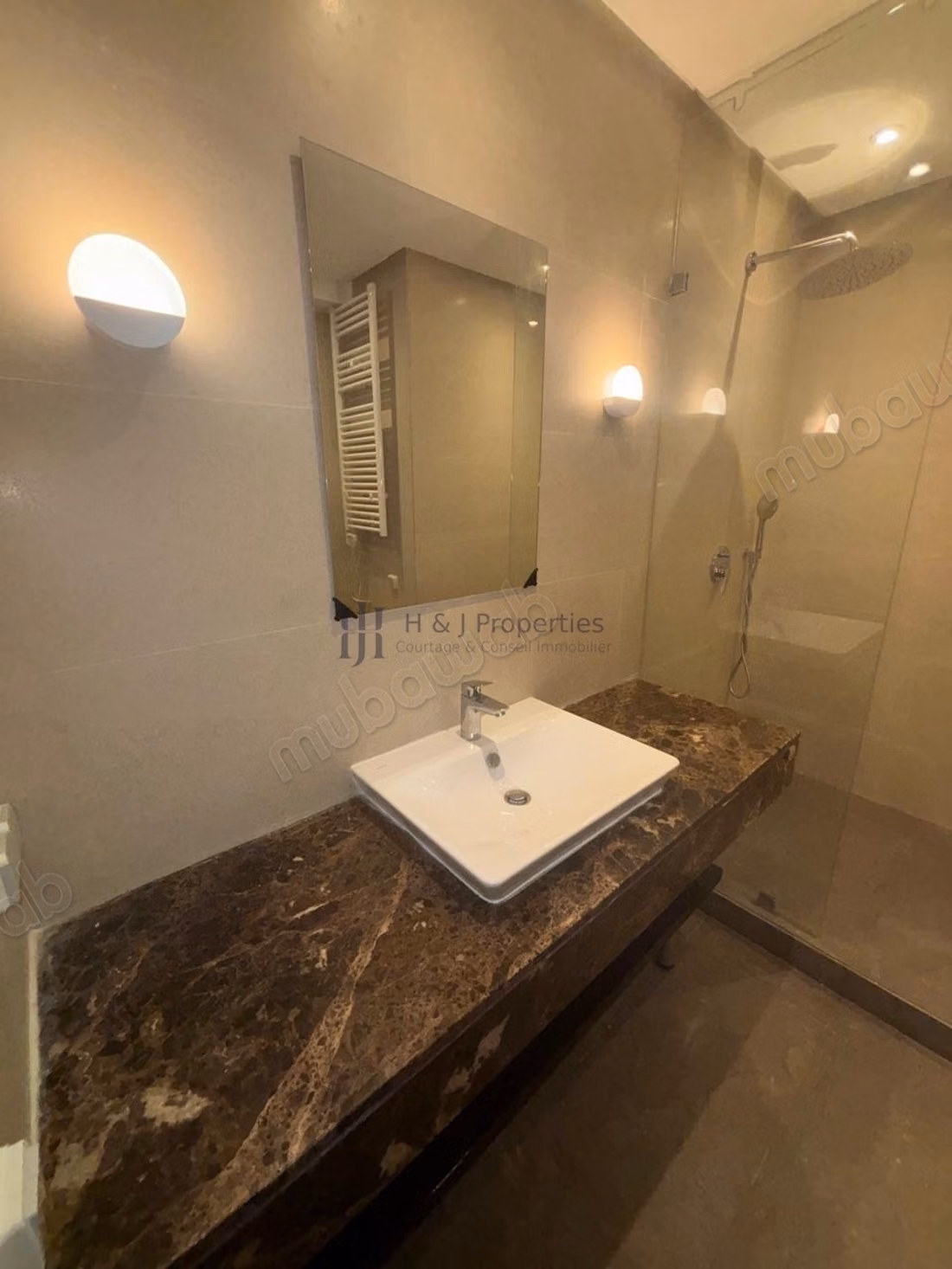 Très beau T4 vide, 3 chambres, Grande terrasse, AIN DIAB