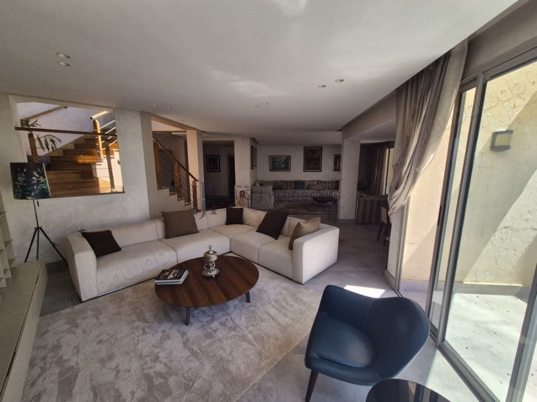 29 000DHS/MOIS – DUPLEX T3 Meublé DE 329M² – 2 CH