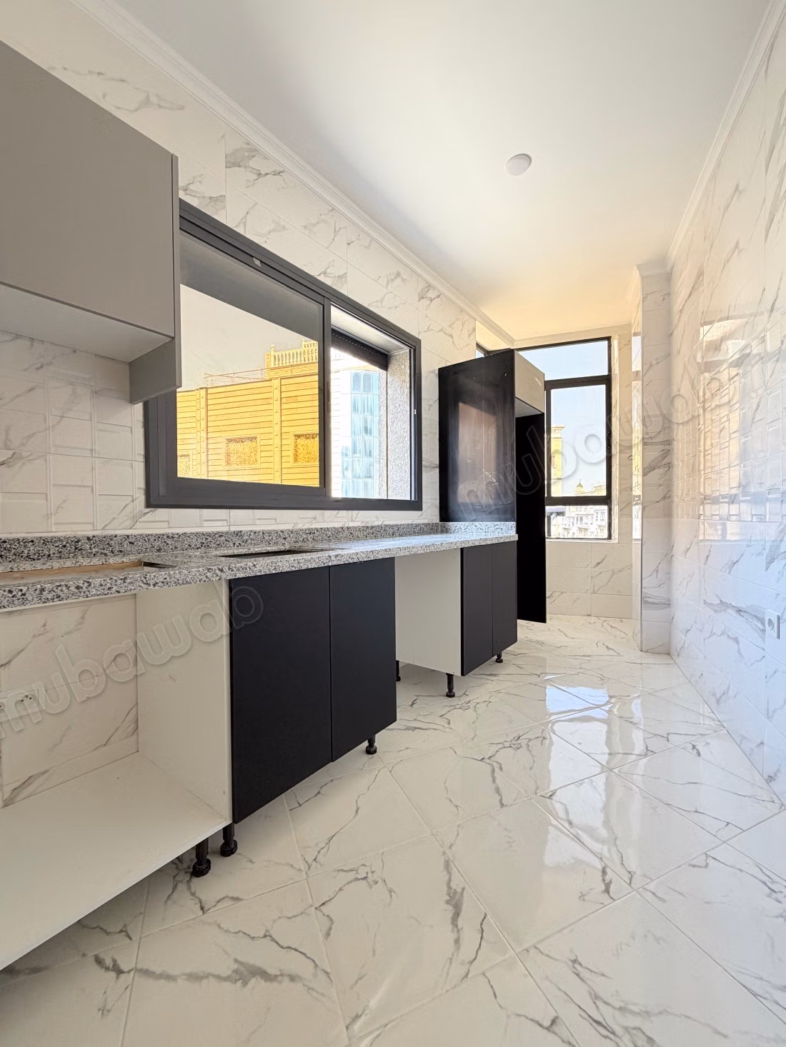 Appartement te huur in Azib Haj Kaddour. Totale oppervlakte 85 m². Rustige omgeving met uitzicht op de bergen