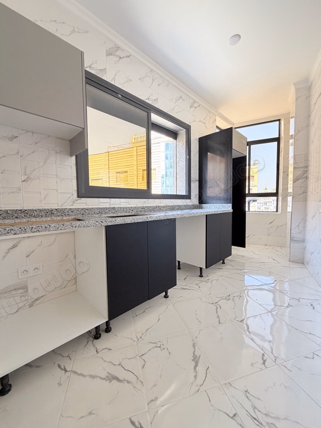 Appartement te huur in Azib Haj Kaddour. Totale oppervlakte 85 m². Rustige omgeving met uitzicht op de bergen