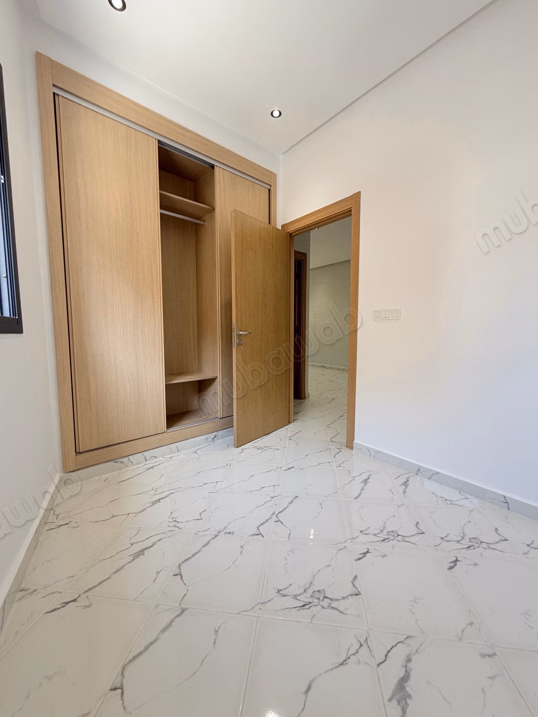 Appartement te huur in Azib Haj Kaddour. Totale oppervlakte 85 m². Rustige omgeving met uitzicht op de bergen
