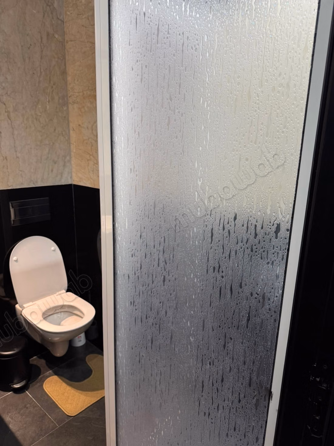 Louez cet appartement à Sania. 
Surface totale 142 m². 
Meublé