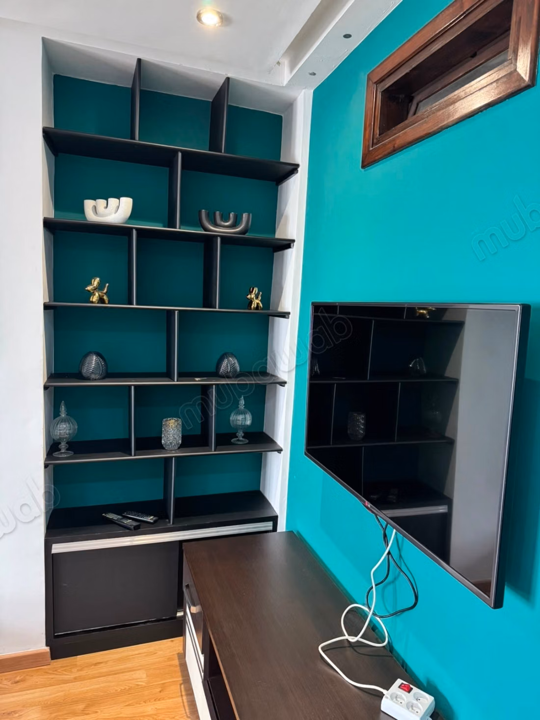 Louez cet appartement à Sania. 
Surface totale 142 m². 
Meublé