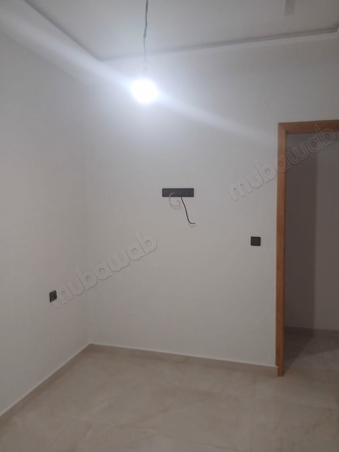 Superbe appartement pour fonctionnaires mariés.
Grand balcon