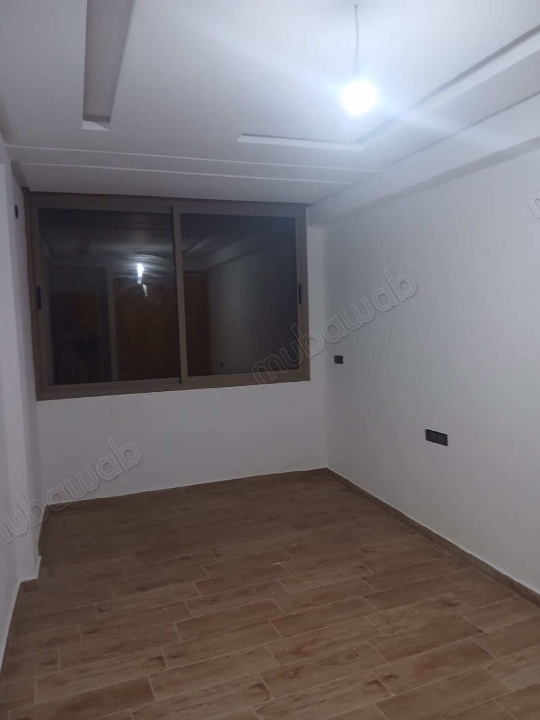 Superbe appartement pour fonctionnaires mariés.
Grand balcon