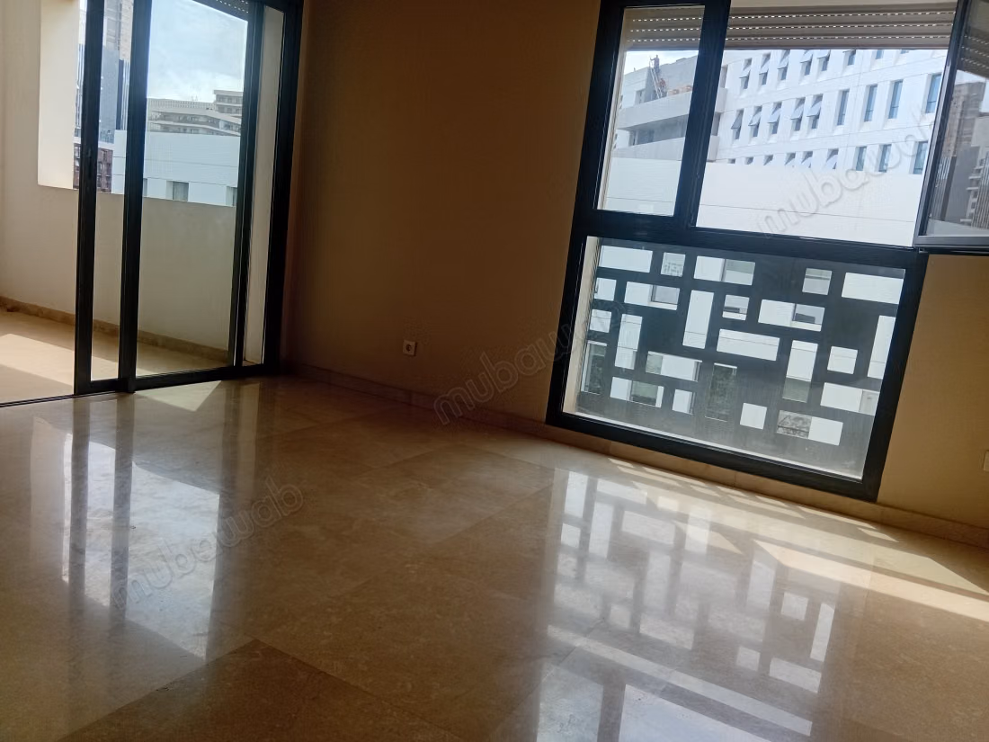 Appartement vide à louer à cfc