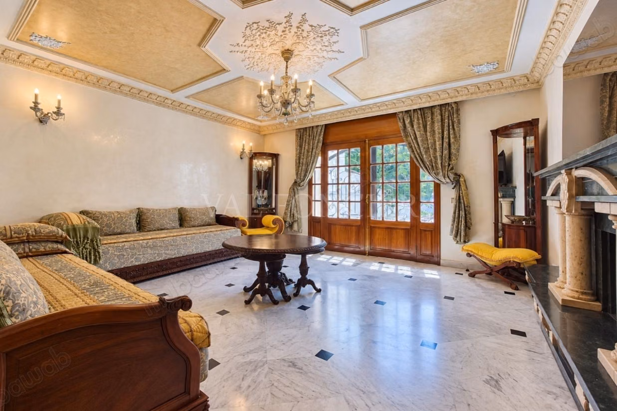 Vente Villa traditionnelle 5chambres avec piscine Californie,
Casablanca