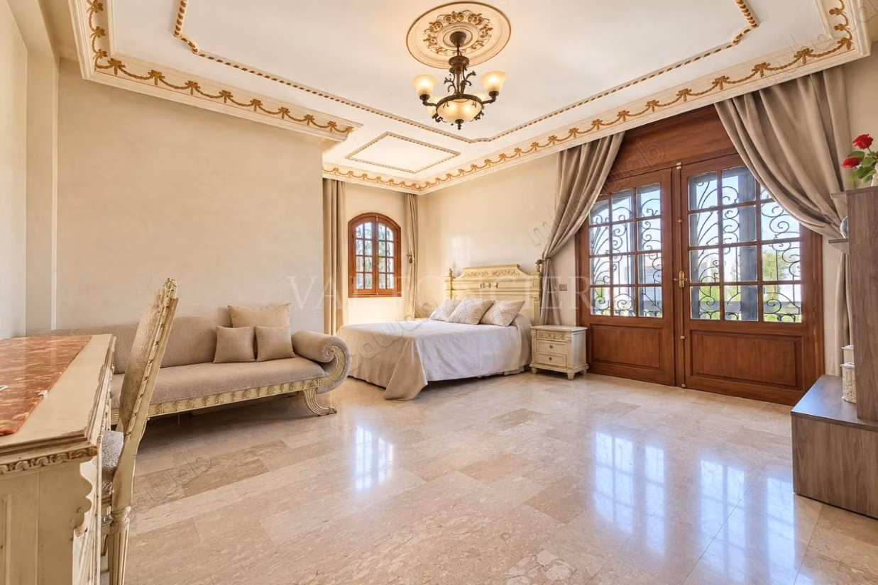 Vente Villa traditionnelle 5chambres avec piscine Californie,
Casablanca